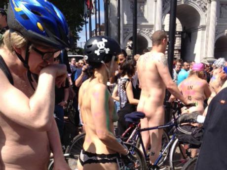 naked-bike-ride-4