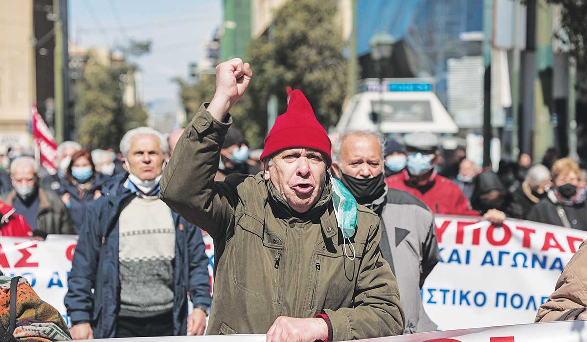 Συνταξιούχοι: Στα κάγκελα για τις δήθεν αυξήσεις