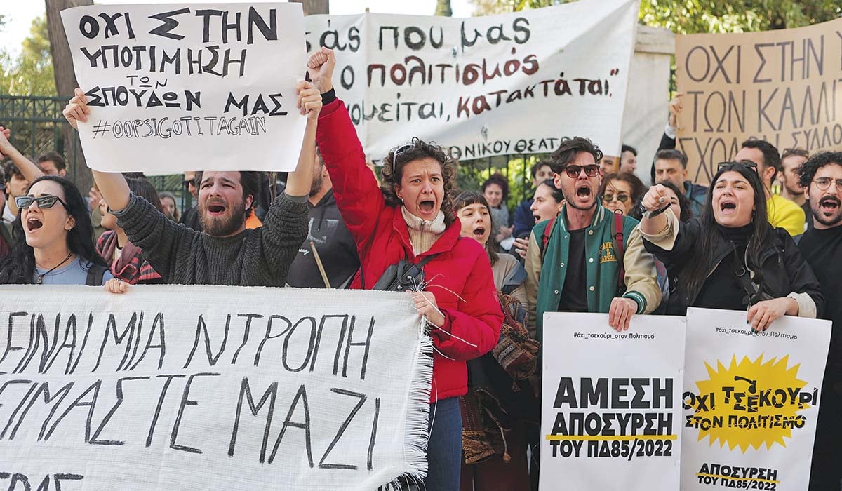 «Μασάζ» Μητσοτάκη στους καλλιτέχνες